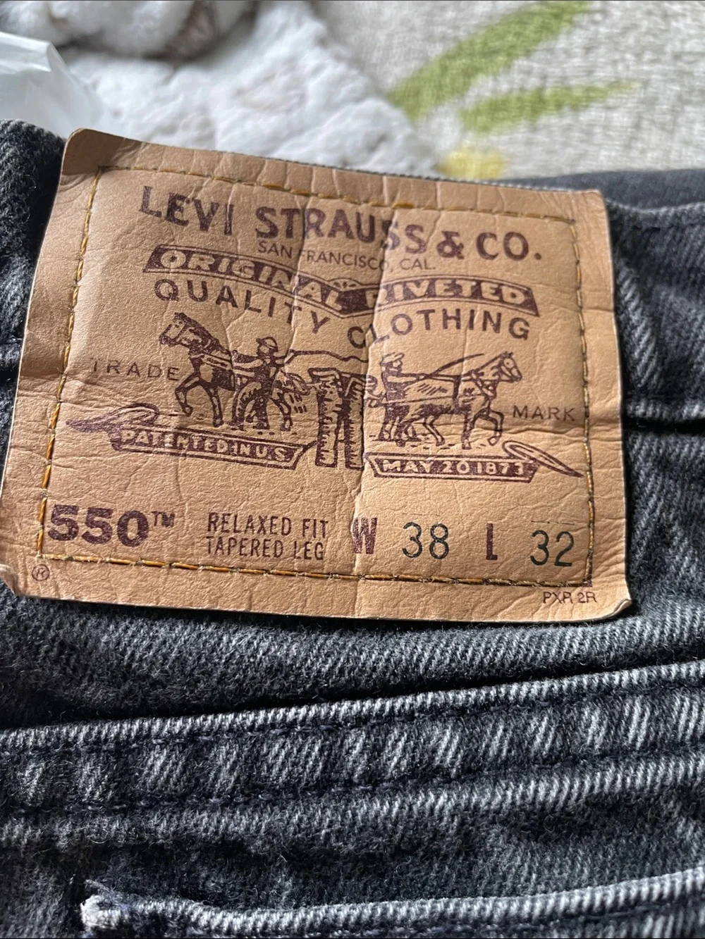 Levi's 550 Men's Black Washed Relaxed Jeans 38x32